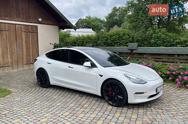 Седан Tesla Model 3 2020 в 