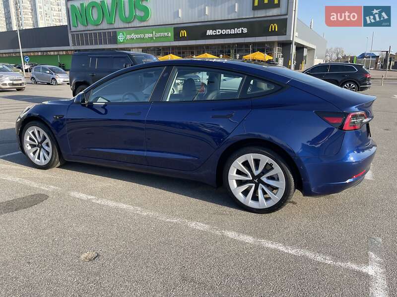Седан Tesla Model 3 2022 в Киеве