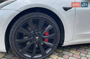 Седан Tesla Model 3 2020 в 