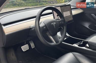 Седан Tesla Model 3 2020 в 