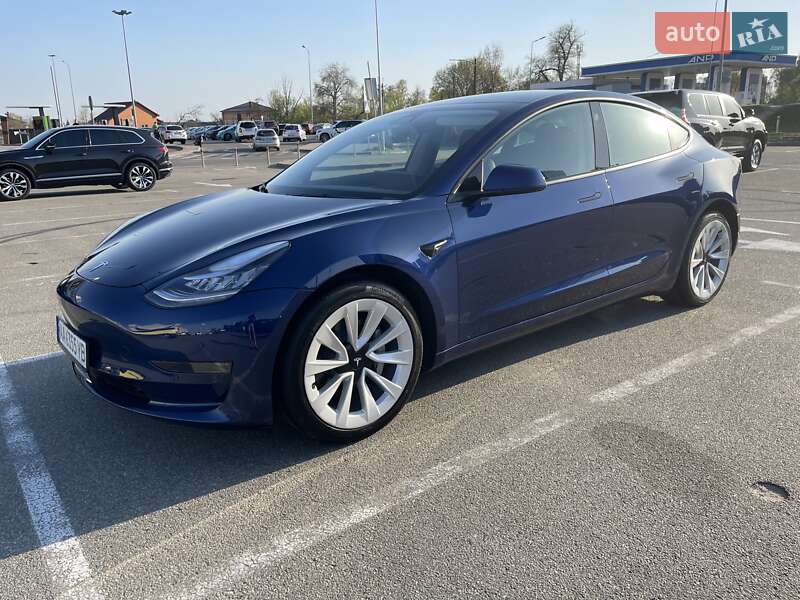 Седан Tesla Model 3 2022 в Киеве