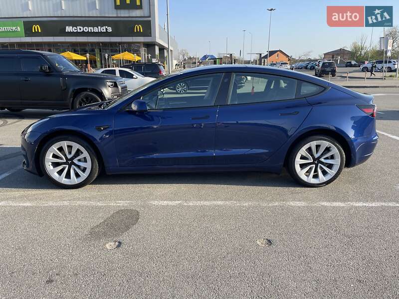 Седан Tesla Model 3 2022 в Киеве