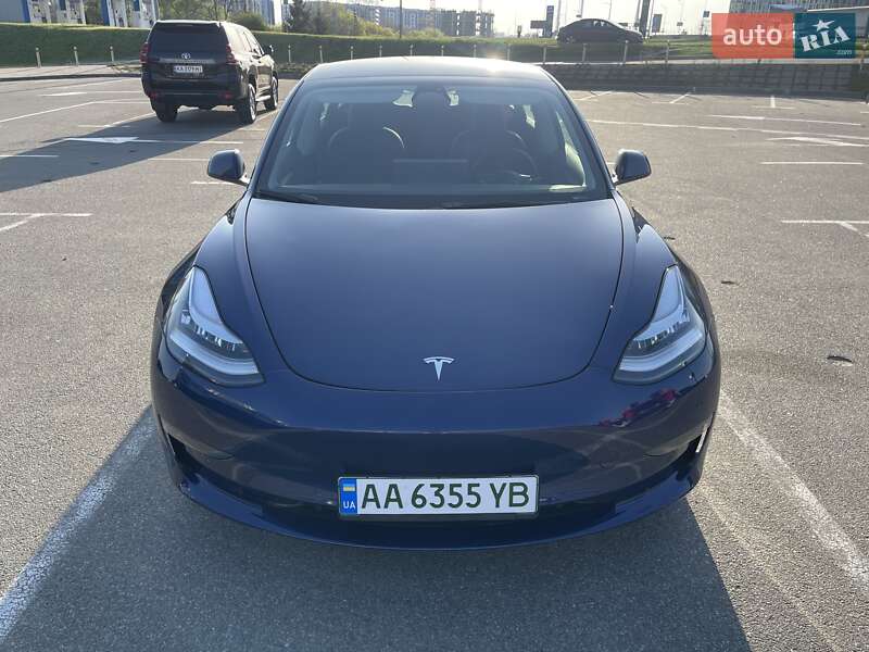 Седан Tesla Model 3 2022 в Киеве
