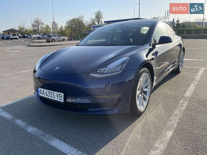 Седан Tesla Model 3 2022 в Киеве