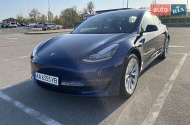 Седан Tesla Model 3 2022 в 