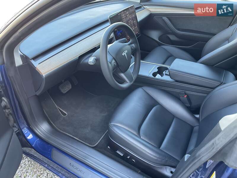 Седан Tesla Model 3 2022 в Киеве