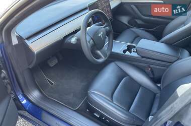 Седан Tesla Model 3 2022 в 