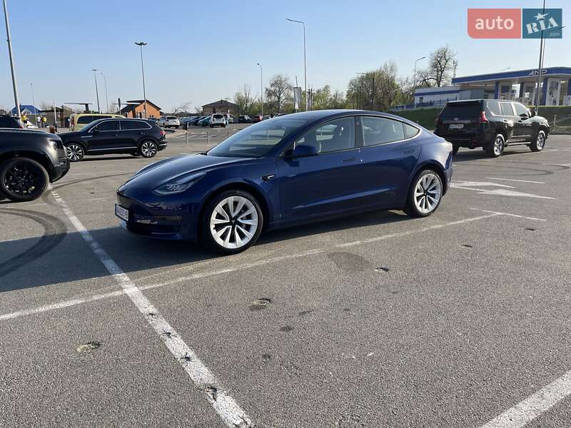Седан Tesla Model 3 2022 в Киеве