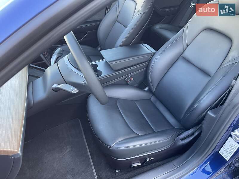 Седан Tesla Model 3 2022 в Киеве