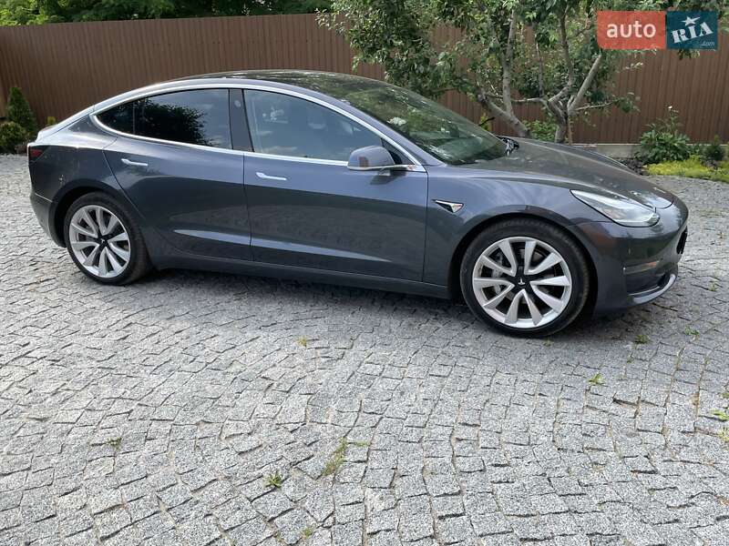 Седан Tesla Model 3 2019 в Києві