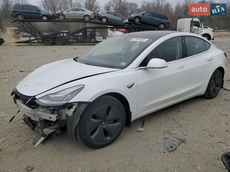 Седан Tesla Model 3 2020 в 
