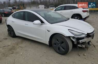 Седан Tesla Model 3 2020 в 