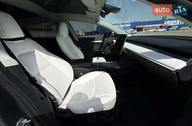Седан Tesla Model 3 2023 в 