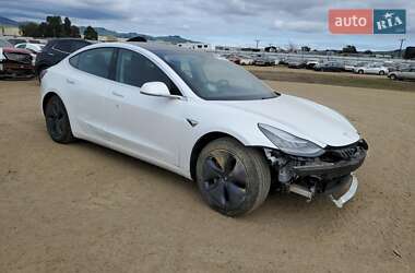 Седан Tesla Model 3 2020 в 