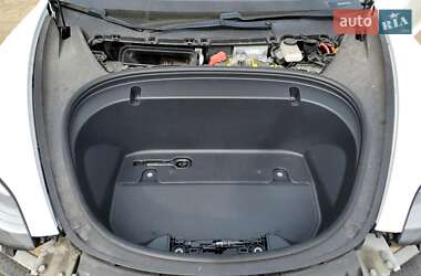 Седан Tesla Model 3 2020 в 