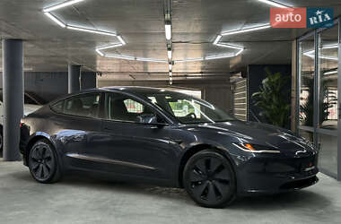 Седан Tesla Model 3 2024 в 