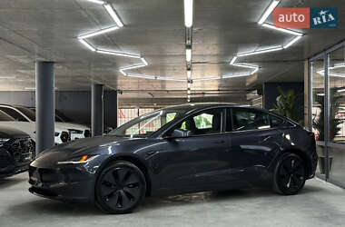 Седан Tesla Model 3 2024 в 