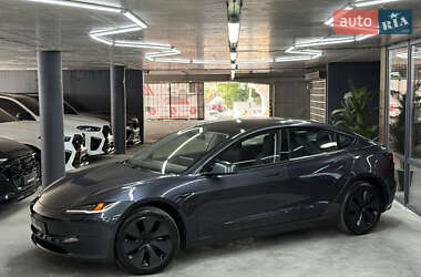 Седан Tesla Model 3 2024 в 