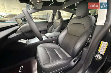 Седан Tesla Model 3 2024 в 