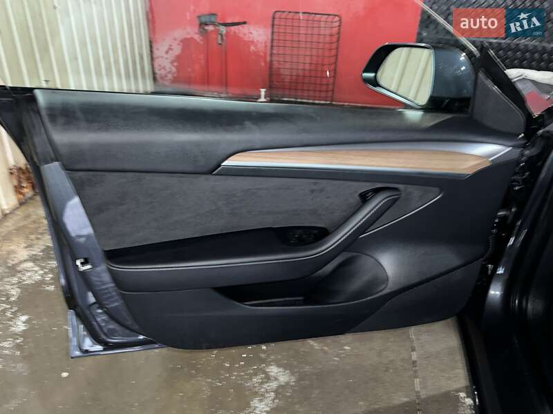 Седан Tesla Model 3 2023 в Виннице