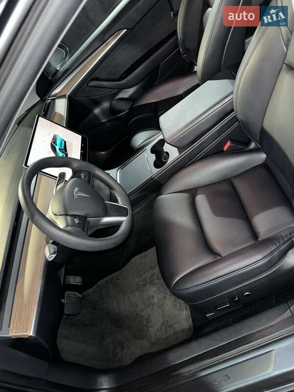 Седан Tesla Model 3 2023 в Виннице