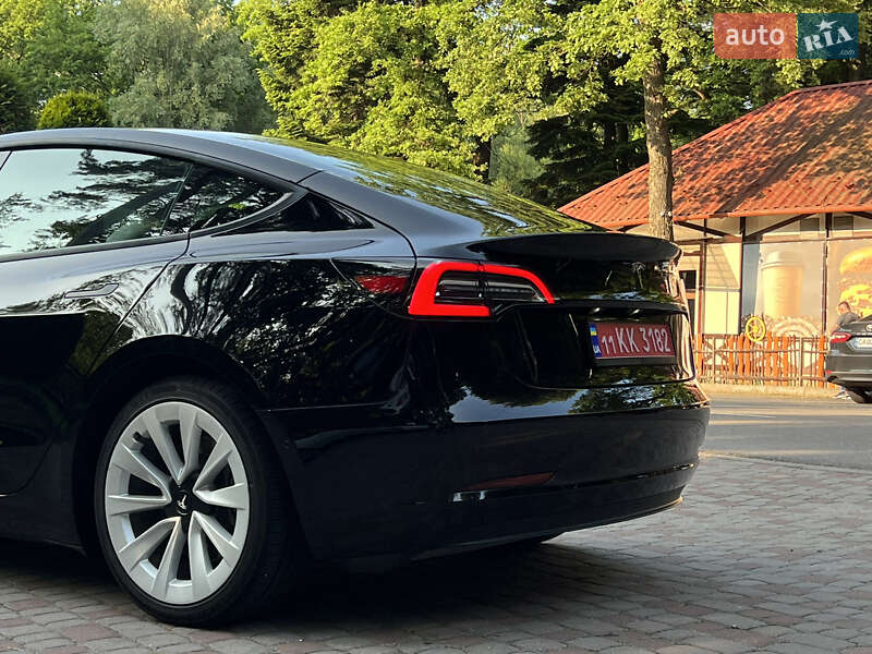 Седан Tesla Model 3 2022 в Дрогобыче