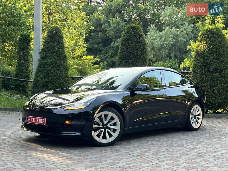 Седан Tesla Model 3 2022 в Дрогобыче