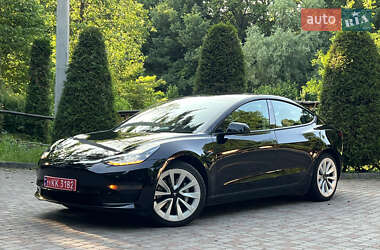 Седан Tesla Model 3 2022 в 