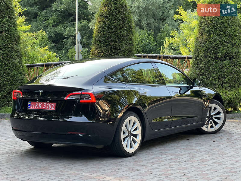 Седан Tesla Model 3 2022 в Дрогобыче