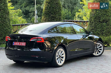 Седан Tesla Model 3 2022 в 