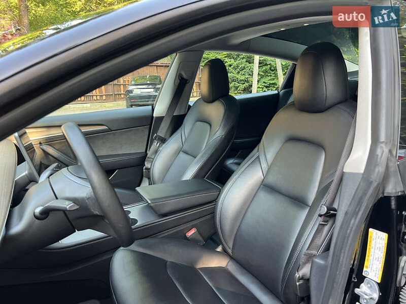 Седан Tesla Model 3 2022 в Дрогобыче