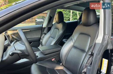 Седан Tesla Model 3 2022 в 