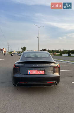 Седан Tesla Model 3 2024 в 