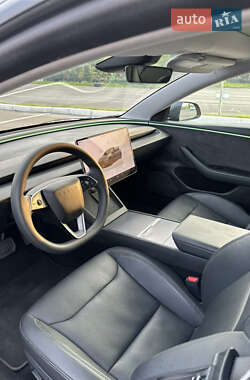 Седан Tesla Model 3 2024 в 