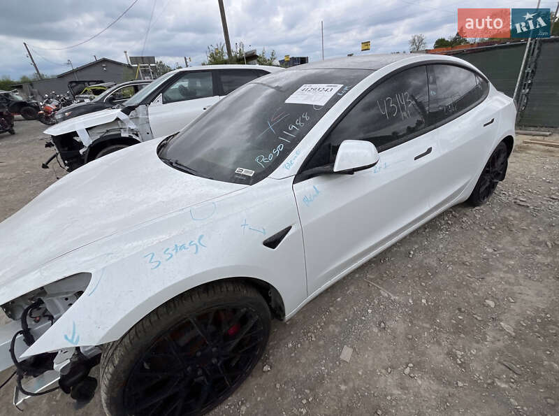 Седан Tesla Model 3 2021 в 