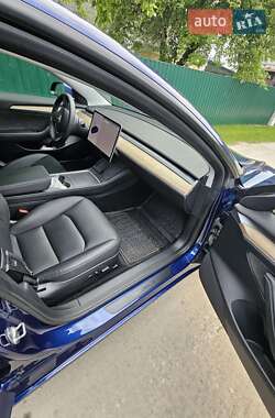 Седан Tesla Model 3 2021 в 
