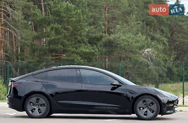 Седан Tesla Model 3 2022 в 