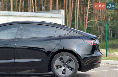 Седан Tesla Model 3 2022 в 