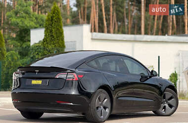Седан Tesla Model 3 2022 в 
