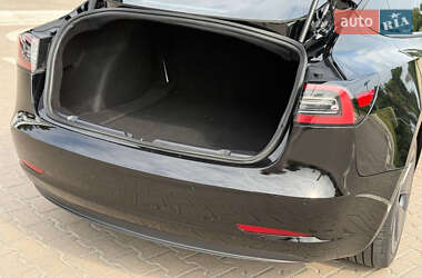 Седан Tesla Model 3 2022 в 
