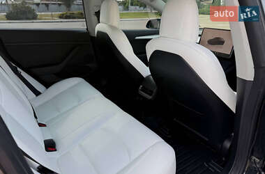 Седан Tesla Model 3 2022 в 