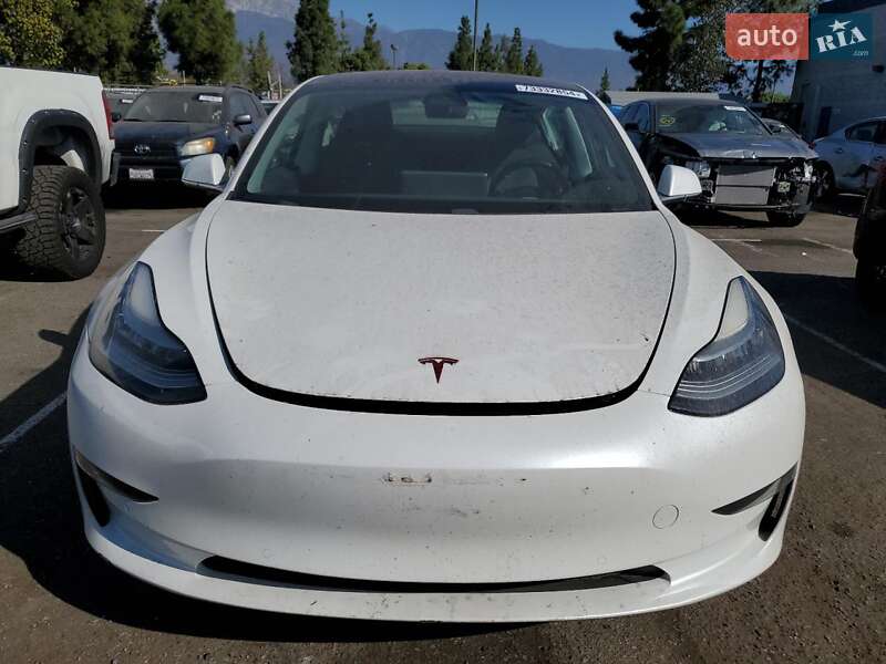 Седан Tesla Model 3 2018 в Львове