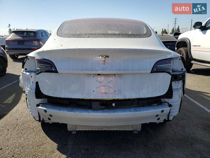 Седан Tesla Model 3 2018 в Львове