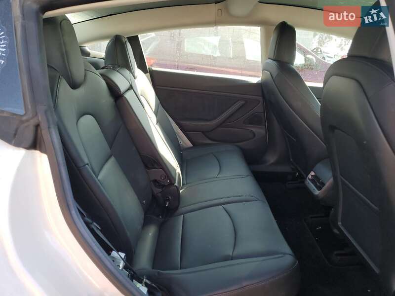 Седан Tesla Model 3 2018 в Львове