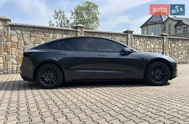 Седан Tesla Model 3 2024 в 