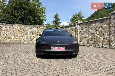 Седан Tesla Model 3 2024 в 