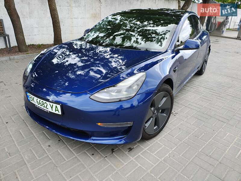 Седан Tesla Model 3 2021 в 