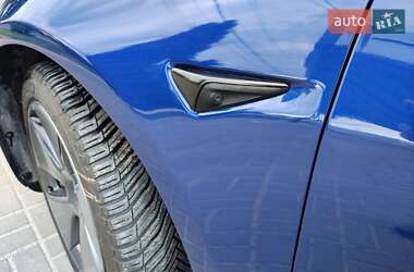 Седан Tesla Model 3 2021 в 
