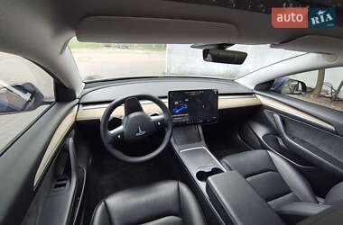 Седан Tesla Model 3 2021 в 