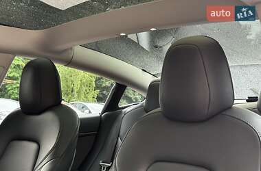 Седан Tesla Model 3 2021 в 